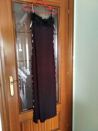 Vestido largo fiesta negro con plumas