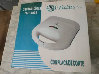 Sandwichera Tulus SP-808 con Placa de Corte