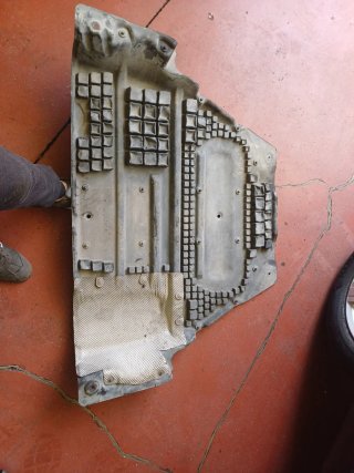 Tapa protectora inferior motor