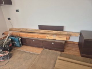 Mueble de pared y cómoda marrón