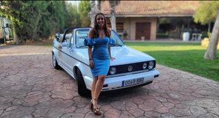 Vestido de fiesta azul con mangas