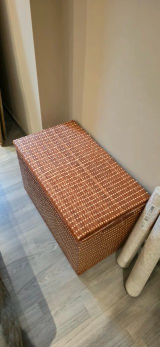Baúl de mimbre y madera
