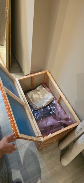 Baúl de mimbre y madera