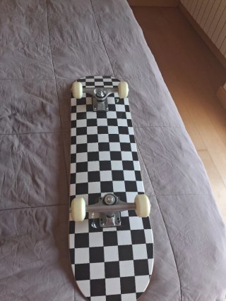 Skateboard 31"x8"  con funda negra.
