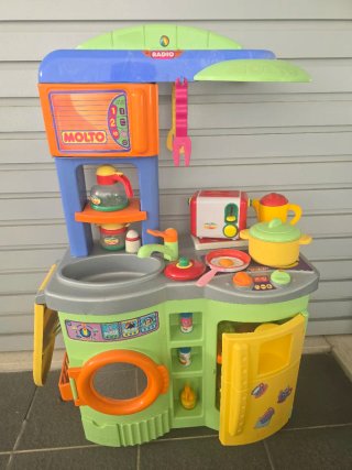 Cocinita Molto con vajilla y accesorios