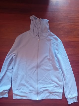 Sudadera azul con cremallera