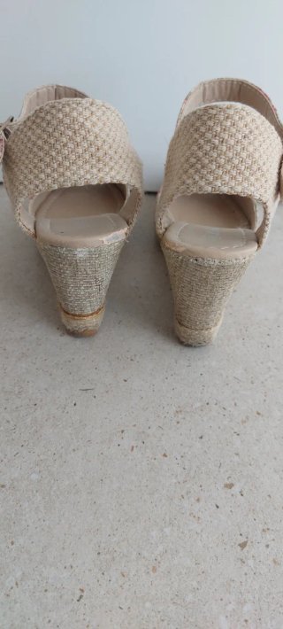Alpargatas cuña floral beige talla 36