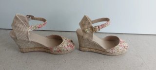 Alpargatas cuña floral beige talla 36