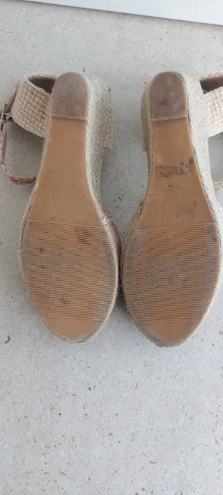 Alpargatas cuña floral beige talla 36