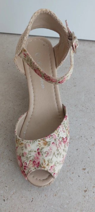 Alpargatas cuña floral beige talla 36