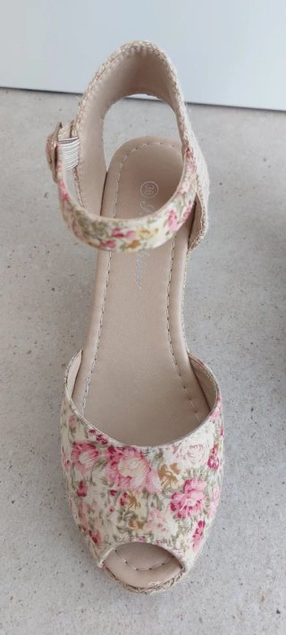 Alpargatas cuña floral beige talla 36