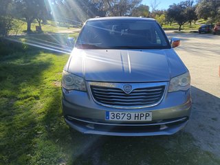Lancia Voyager 2013