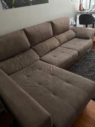 Sofá modular gris. Forrado con tela antimascotas