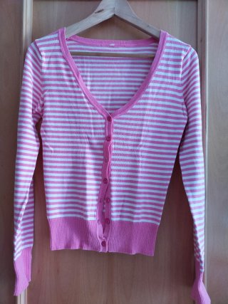 Chaqueta de punto rosa y blanco