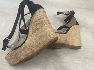 Zapatos de cuña negros
