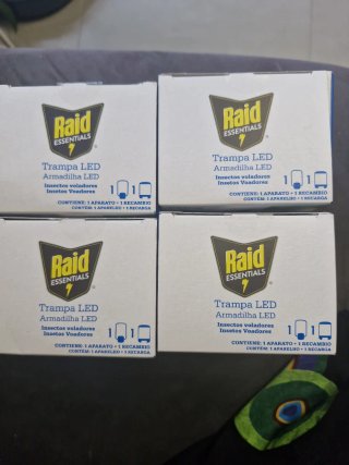 4 Trampas LED Raid Atrae y Atrapa Insectos Volador