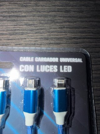 Cargador Universal iWotto con 3 Cables LED