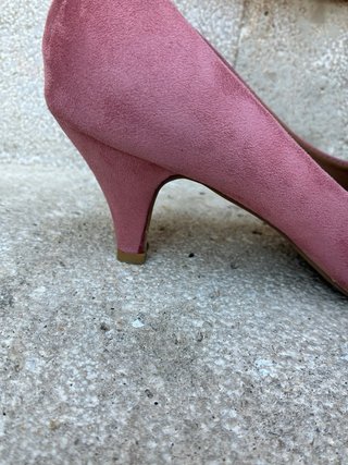 Zapatos rosas imitando ante pero de telatacón bajo