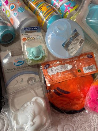 Lote productos bebé: Biberones, chupetes, etc.