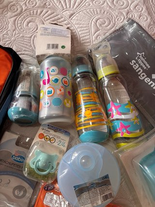 Lote productos bebé: Biberones, chupetes, etc.