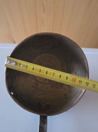 Cucharón antiguo de bronce