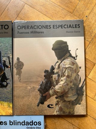 Lote 5 libros, temática Militar, Ejercito, Policia