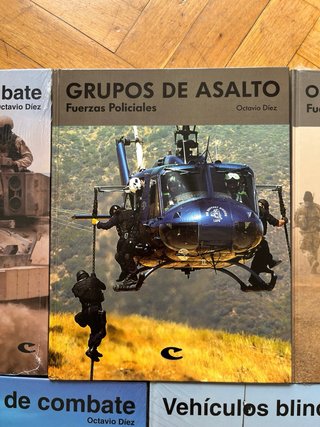 Lote 5 libros, temática Militar, Ejercito, Policia