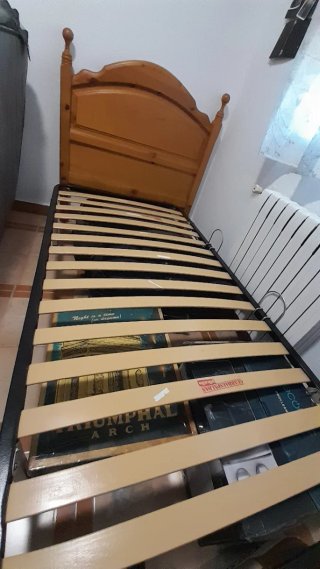 Cama individual somier metálico y madera