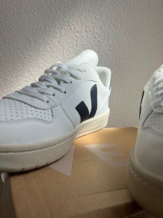 Zapatillas Veja Blancas y Negras Talla 44