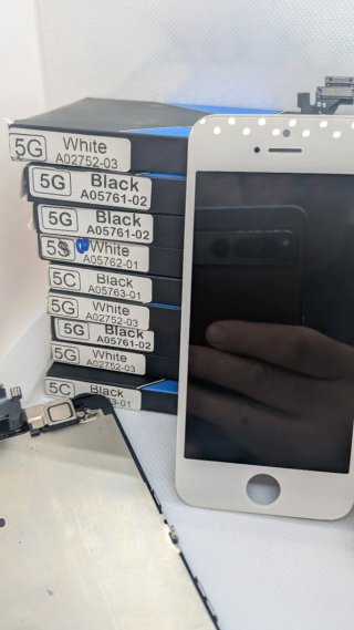Schermi per iPhone 5, 5s, 5c (Nero e Bianco)
