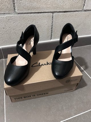 Zapatos Clarks Negros Tacón Correa