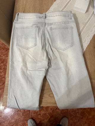 Pantalones vaqueros desgastados