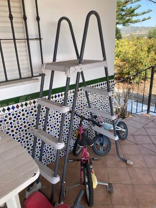 Escalera de piscina
