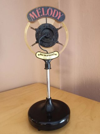 Radio con forma de Micrófono Vintage