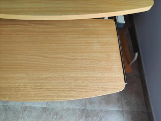 Escritorio madera con bandeja