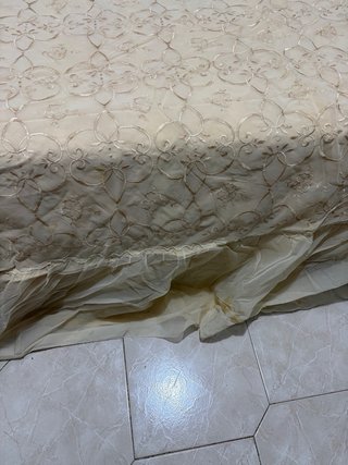 Coperta vintage beige con ricami