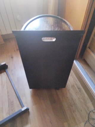 Camarera de madera oscura