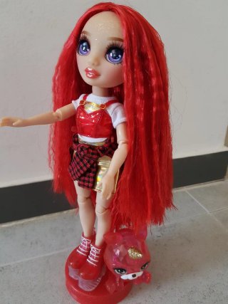 Muñeca Rainbow con mascota