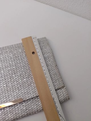 Bolso de mano plateado tipo clutch