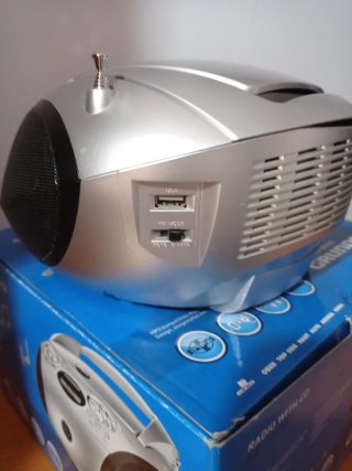 Radio CD Grundig Plata y Negro