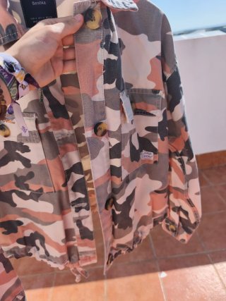 Cazadora camuflaje Bershka