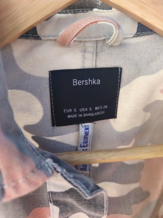 Cazadora camuflaje Bershka