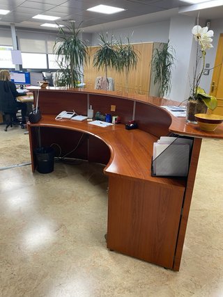 Mostrador de oficina muy buen estado