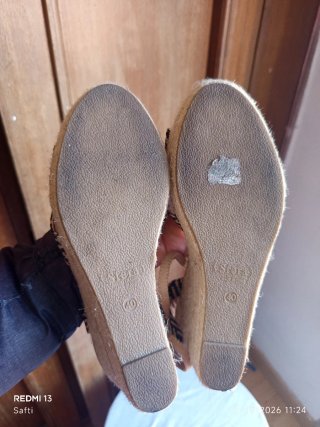 Sandalias cuña Sfera beige y negro