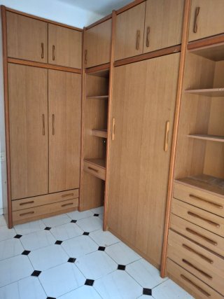 Mueble madera con 2 camas plegables