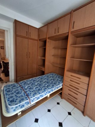 Mueble madera con 2 camas plegables
