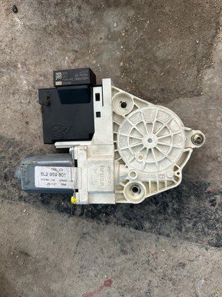 Motor elevalunas izquierdo y derecho