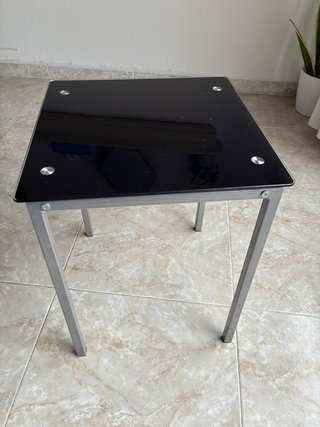 Mesa auxiliar cristal y metal