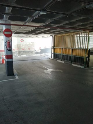 Plaza de garaje para coche grande