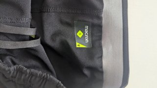 Pantalón corto deportivo Macron negro